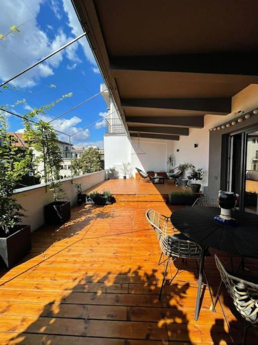Stunning 1Bd Flat With 50M2 Terrace In The City Center Bucarest Extérieur photo