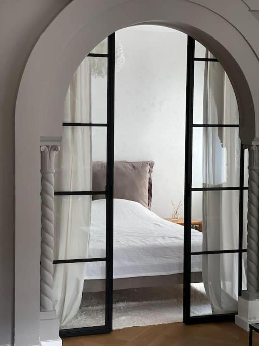 Stunning 1Bd Flat With 50M2 Terrace In The City Center Bucarest Extérieur photo